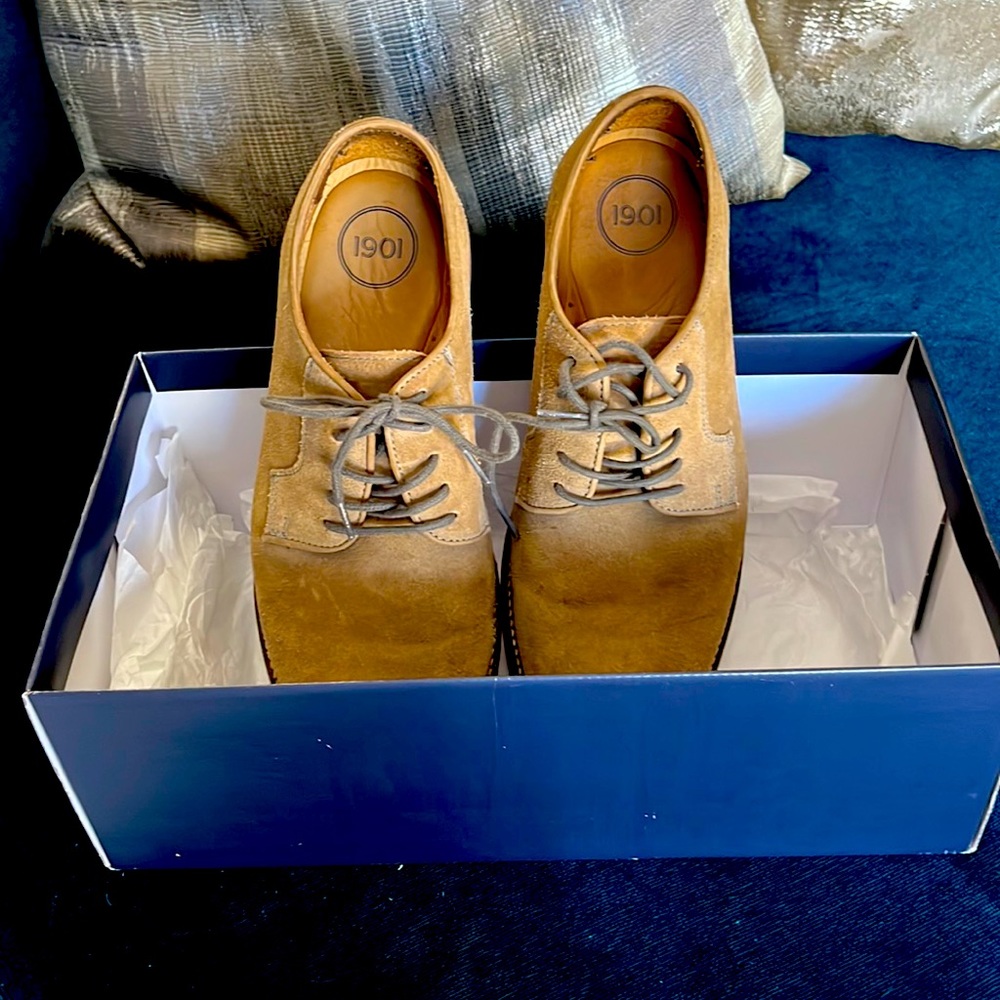 Mens Size 8 Bucks - Sand colored.